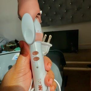 Brand new curling iron